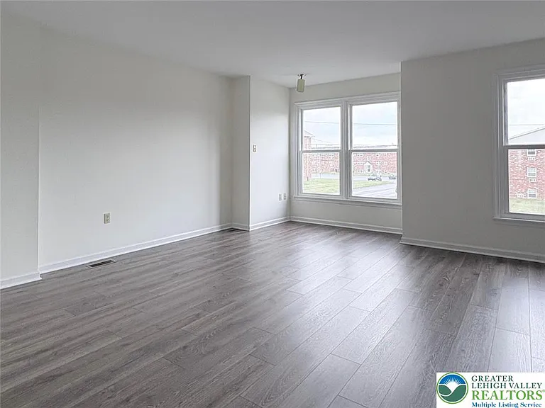 1217 Nelson St — Photo 2