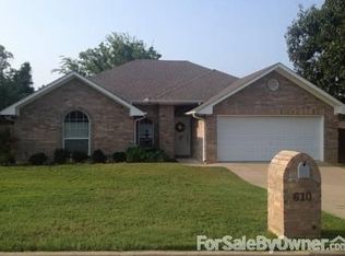 610 William Dr, Lindale, TX 75771
