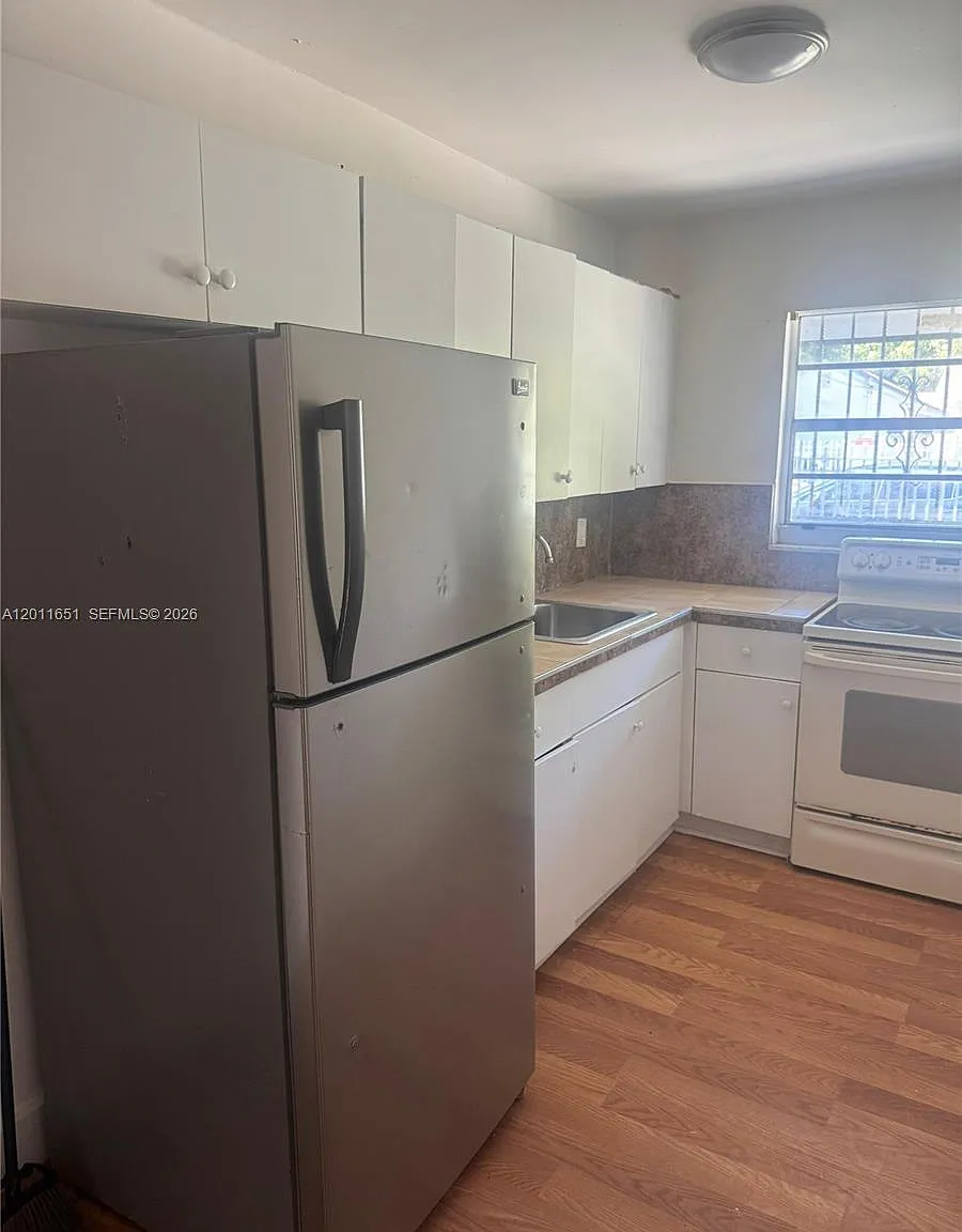 2 bed, 1.0 bath, $1,700 — Photo 3