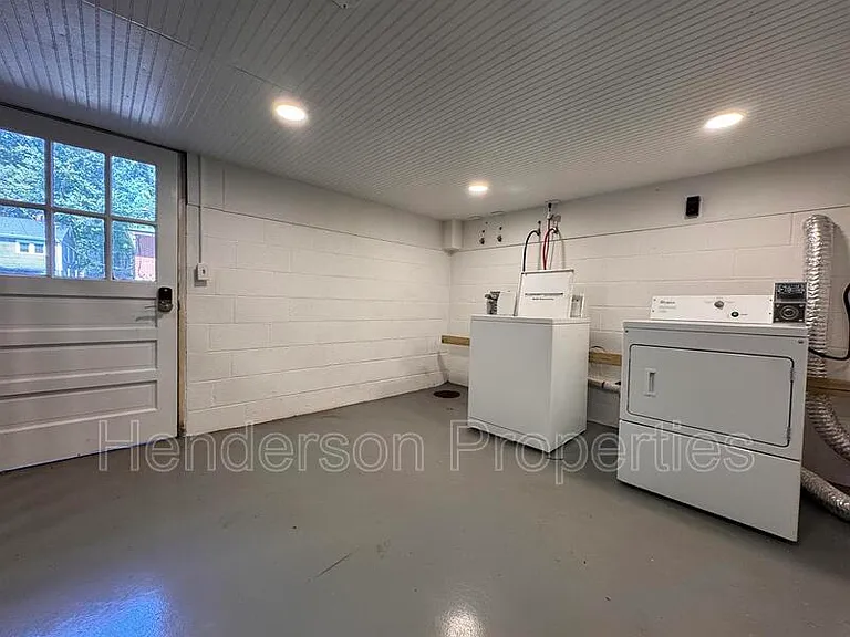 642 E Broad St #A-1 — Photo 12