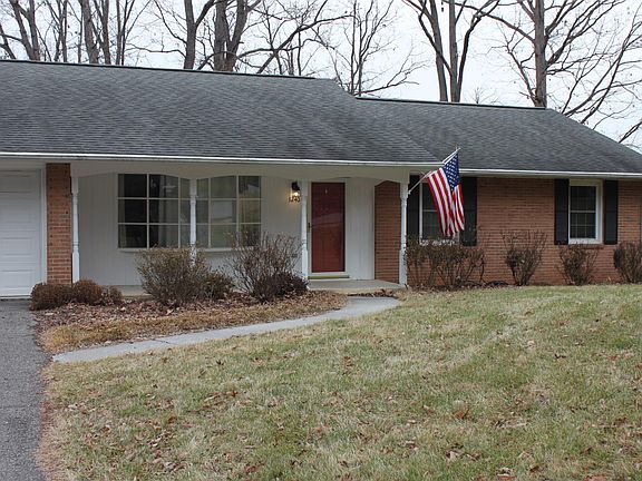 3rd image of 1240 Chestnut Dr