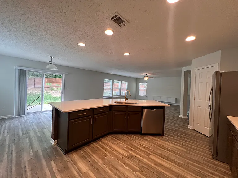 2304 Harwood Hills Ln — Photo 13