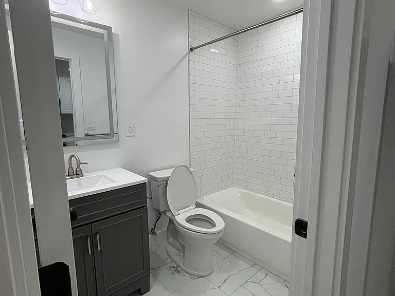 Laurel Blvd — Photo 10
