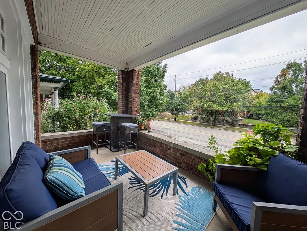 2 bed, 2.0 bath, 1335 sqft, $2,350 — Photo 2
