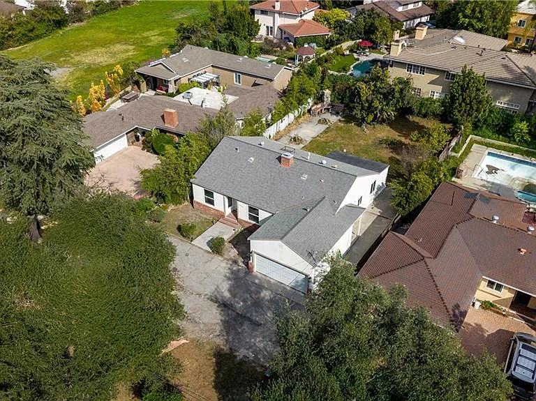 1026 La Presa Dr — Photo 9