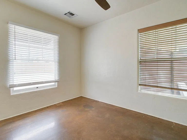 1010 E Coronado Rd — Photo 12