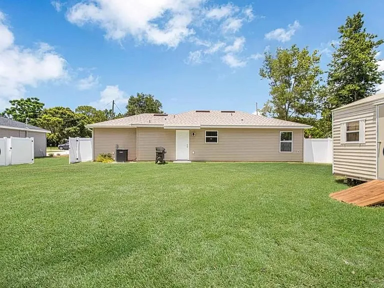 433 Spring Ln — Photo 22