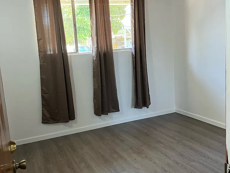 Bedroom/Window and drapes