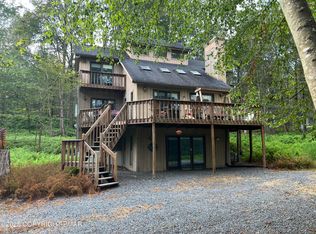 4126 Firefly Ct, Pocono Lake, PA 18347