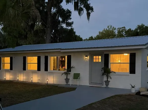 216 NE Third St, Trenton, FL 32693