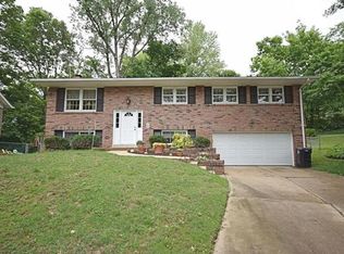 3201 Yorkchester Dr, Saint Louis, MO 63129