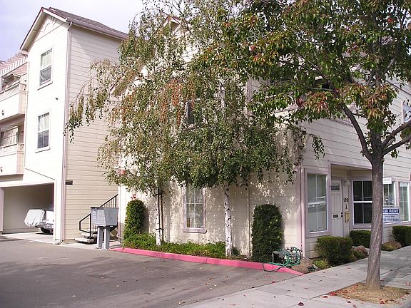 3rd image of 4319 Railroad Ave #2