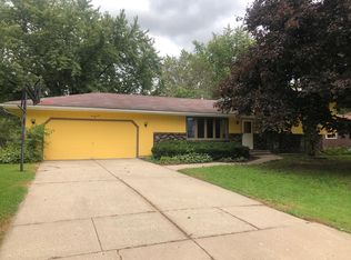 614 S Church St, Winnebago, IL 61088