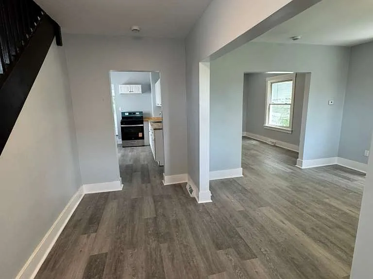 1520 Woodmont Ave — Photo 2