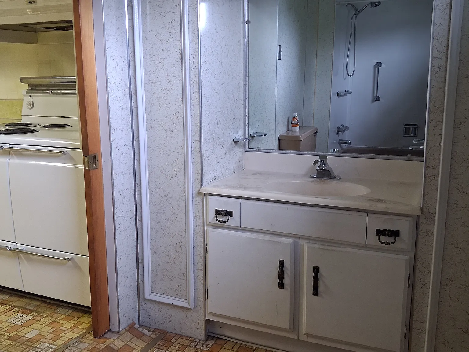 2 bed, $1,100 — Photo 4