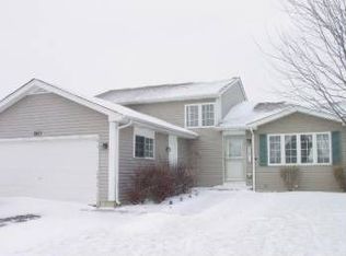 2871 Briarcliff Ln, Lake In The Hills, IL 60156