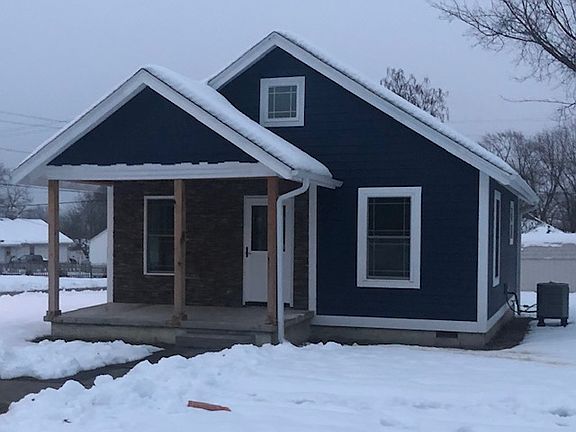 Engineered stone/cedar porch