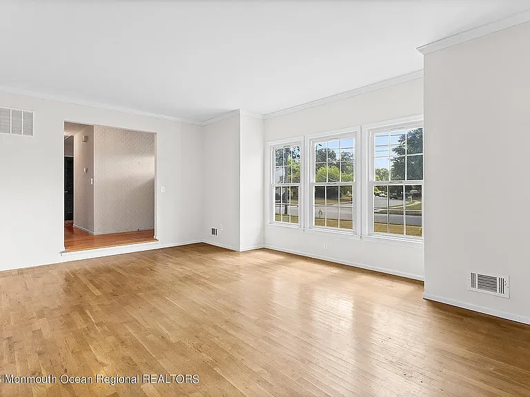 648 Longview Dr — Photo 5