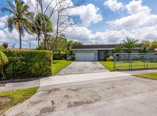 9700 SW 19th St, Miami, FL 33165