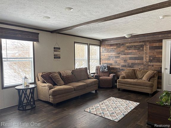 5th image of 573 Turquoise Dr