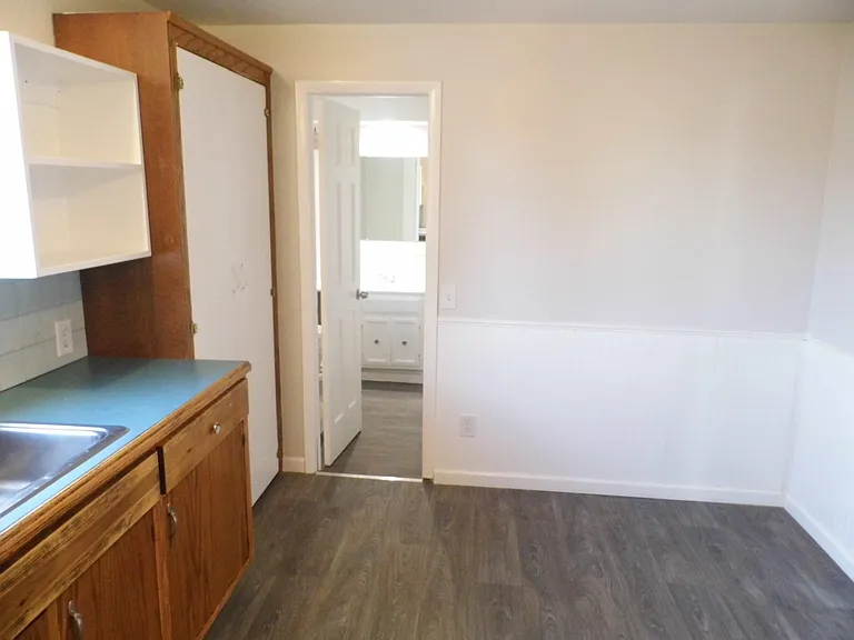 141 W Delavan Ave #UPPER — Photo 7