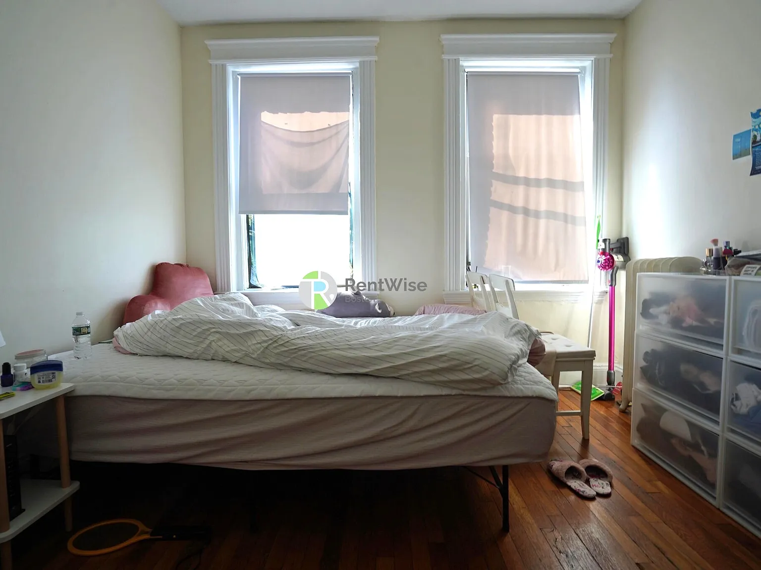 Studio, 300 sqft, $1,879 — Photo 1