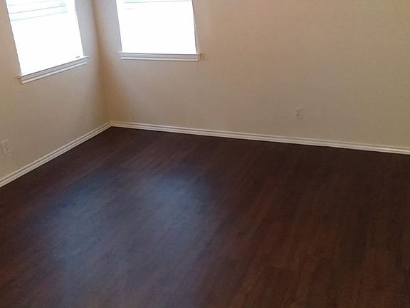 2nd image of 2408 Lakeview Cir