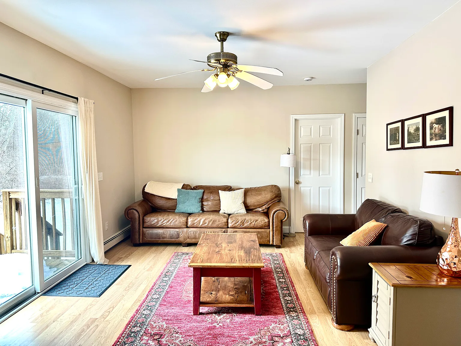 3 bed, 1.5 bath, 1372 sqft, $3,000 — Photo 1