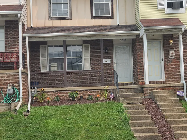 139 E Pike St — Photo 2