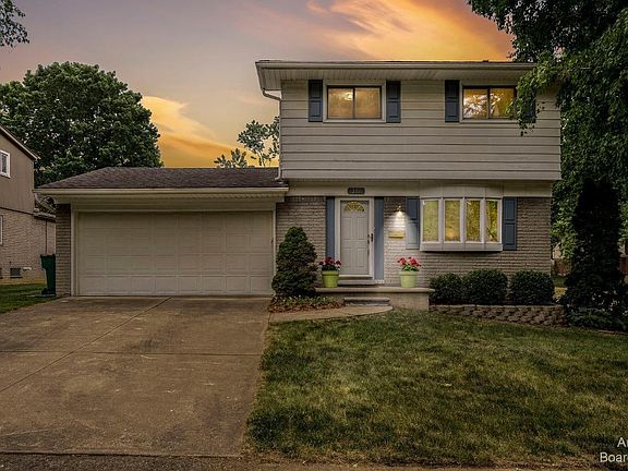 2nd image of 351 Eastlook Dr