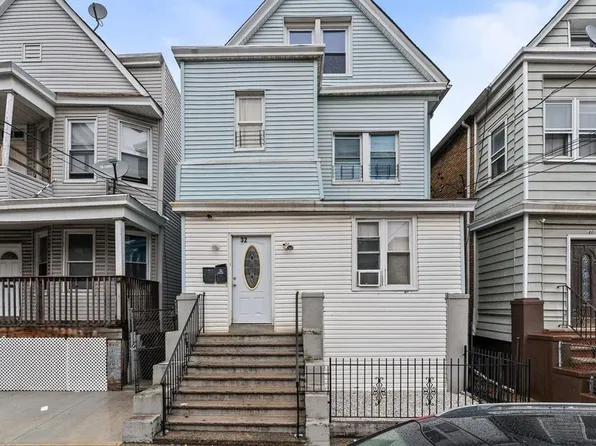 32 Armstrong Avenue image 1 of 9