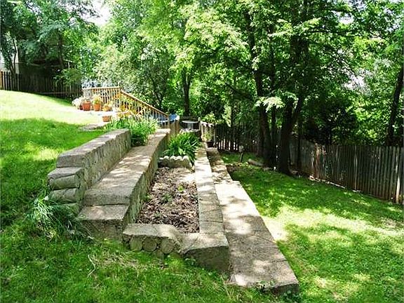 4th image of 957 Montclair Dr