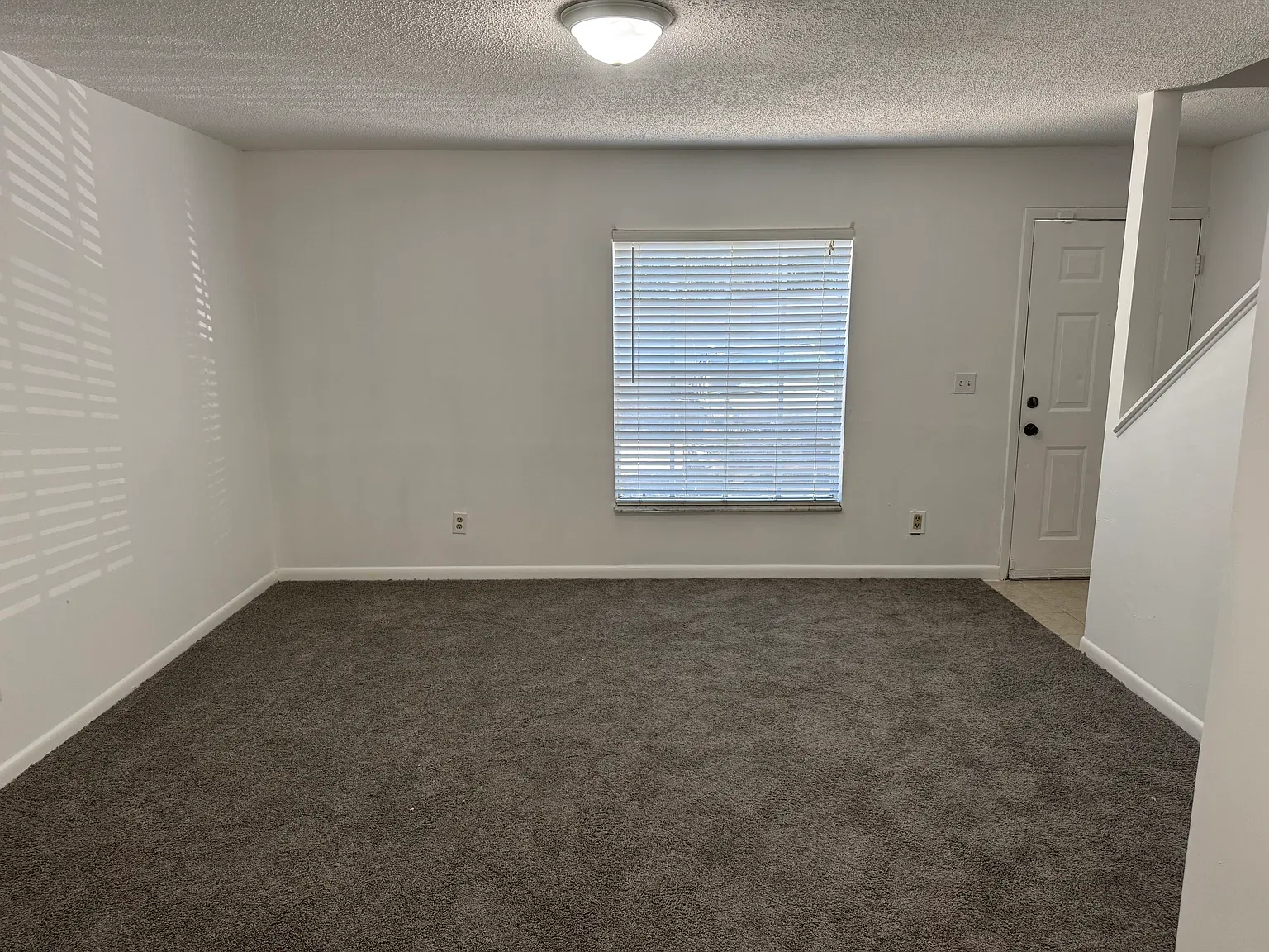 3 bed, 2.5 bath, 1368 sqft, $1,595 — Photo 3