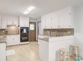 525 5th Ct, Pleasant Grove, AL 35127