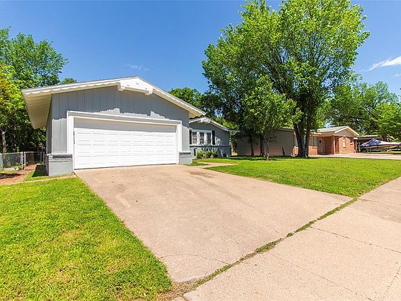 3rd image of 8262 Longford Dr