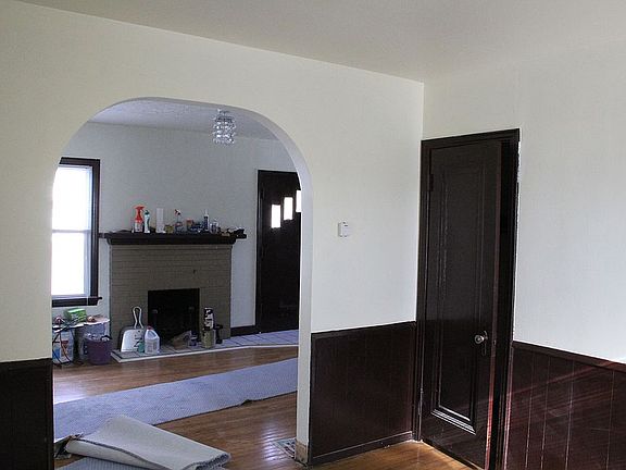4th image of 2591 Valley Dr