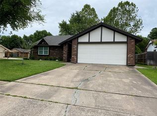 1923 N Eucalyptus Ct, Broken Arrow, OK 74012