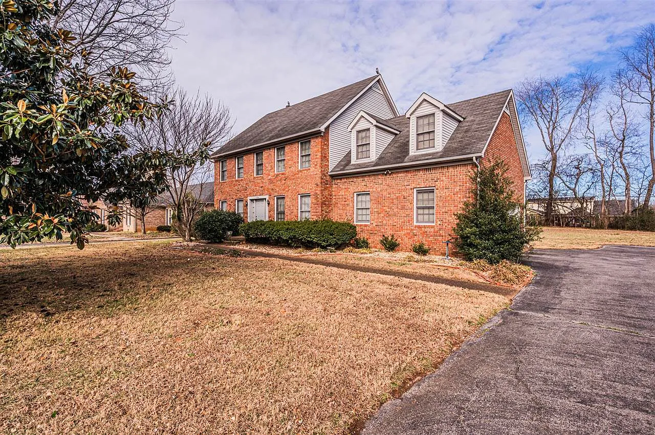 1408 Beddington Way photo 1