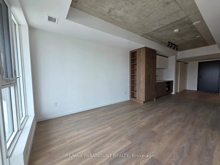 689 The Queensway #418 — Photo 10