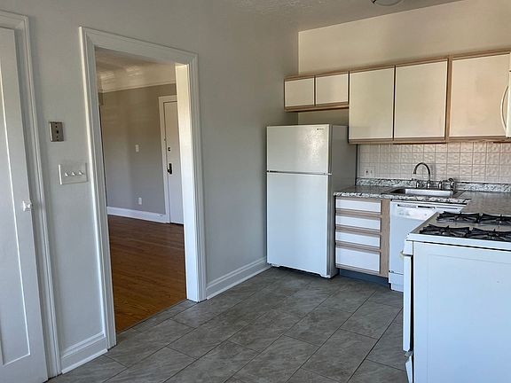 4th image of 15303 Clifton Blvd #302