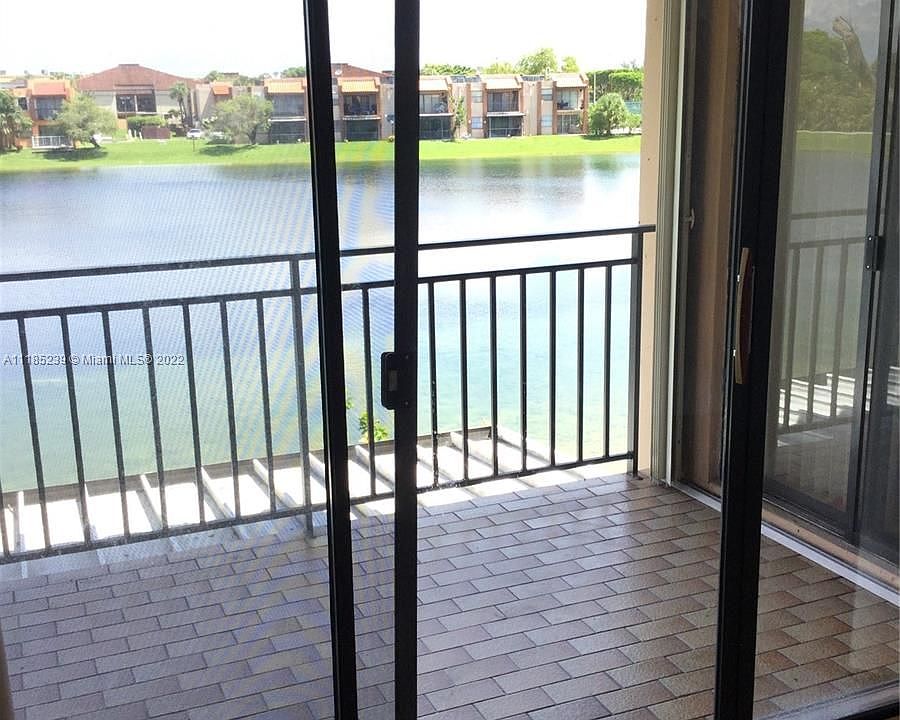 1st image of 500 W Park Dr APT 205
