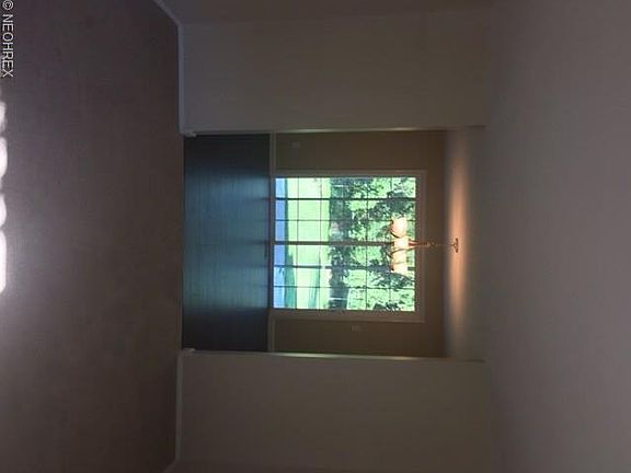 3rd image of 10037 Ridgewood Dr