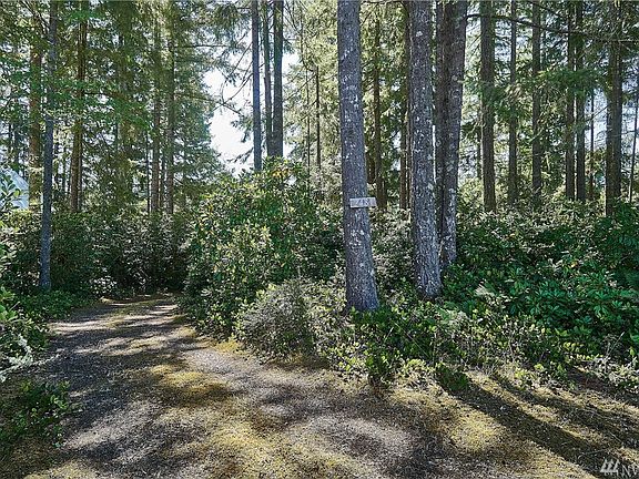 3rd image of 2481 E Timberlake West Dr