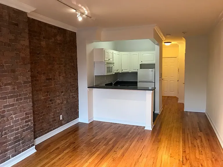 906 Amsterdam Ave #3B — Photo 2