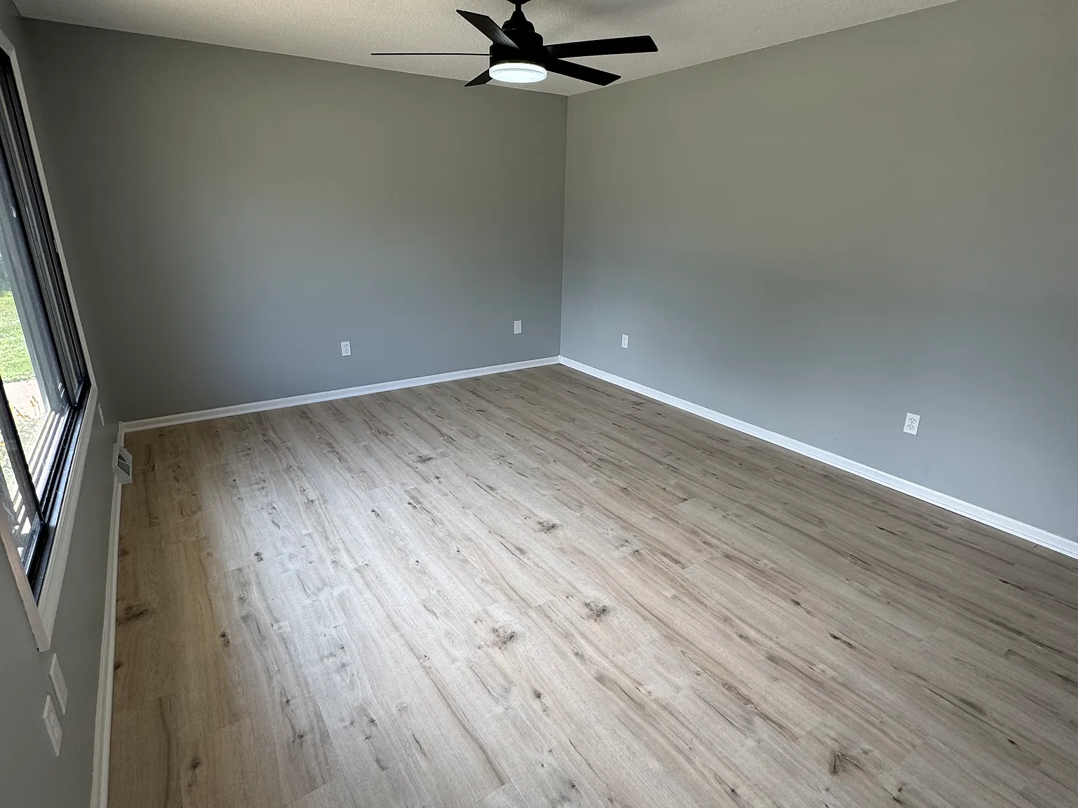 3 bed, 1000 sqft, $2,000 — Photo 3