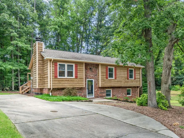 1010 Castalia Dr, Cary, NC 27513