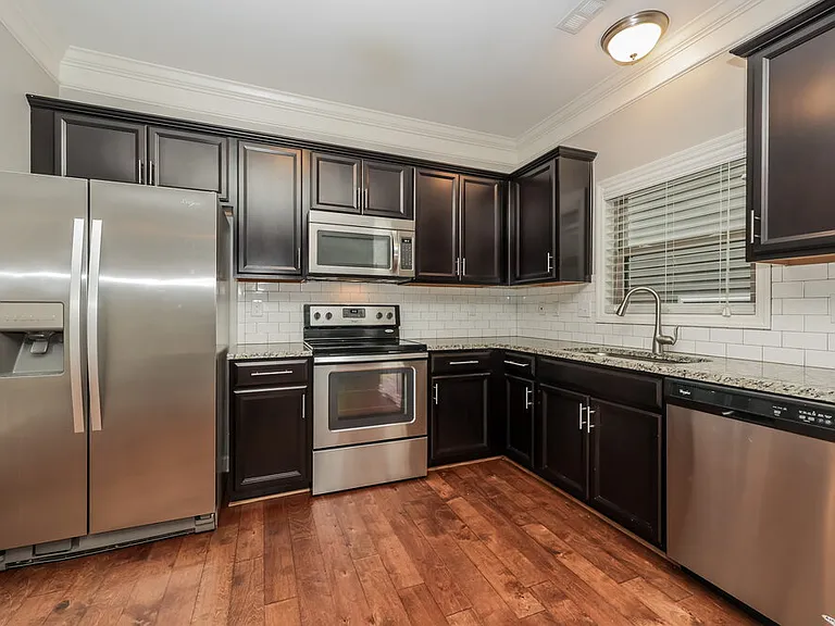 2237 Dale View Dr — Photo 7