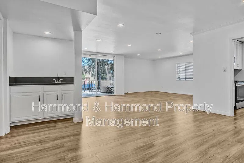 2 bed, 2.0 bath, 1322 sqft, $3,495 — Photo 4