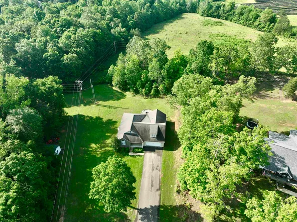 57 Cooper Cv, Selmer, TN 38375