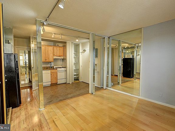 3rd image of 4515 Willard Ave APT 1505S